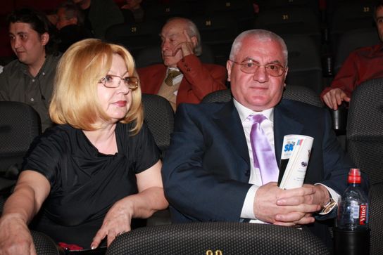 Dumitru Dragomir si sotia sa, Vica