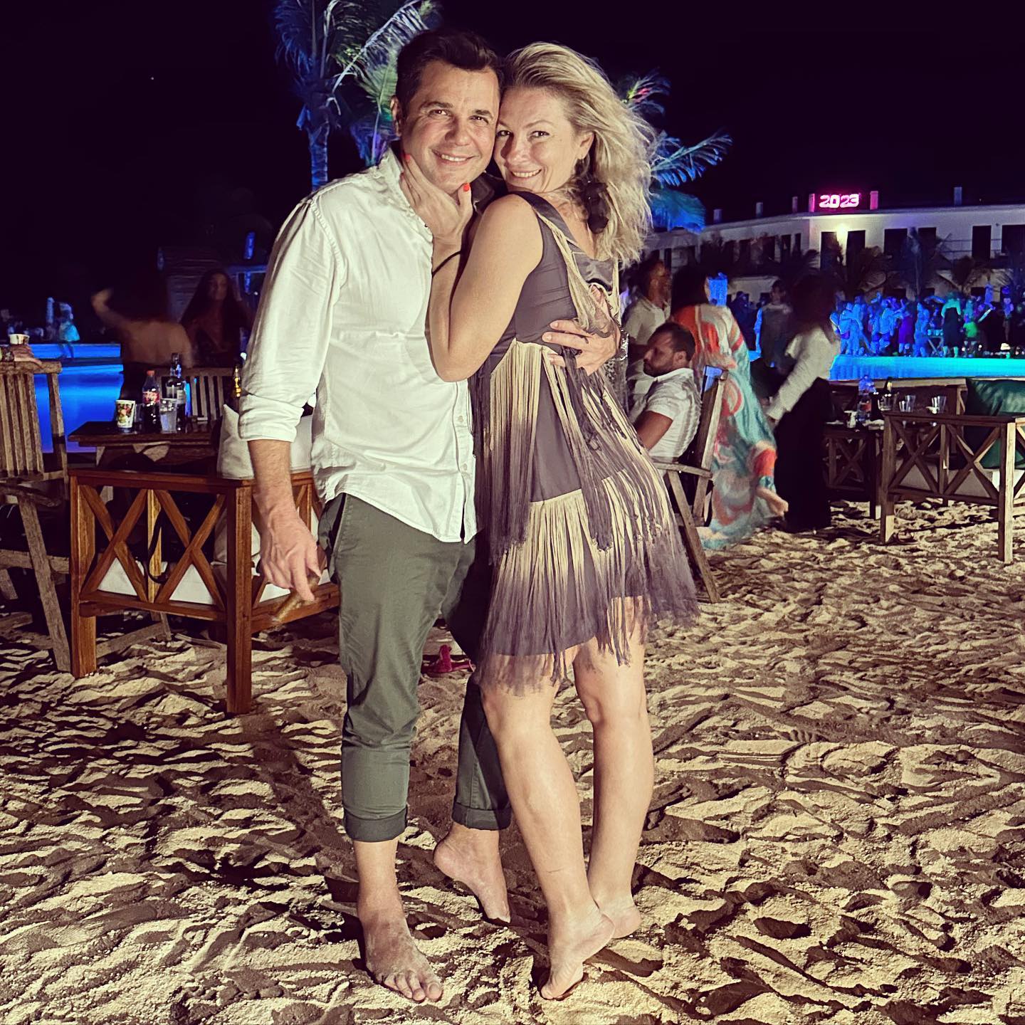 Cum reușește Cove să mențină romantismul în relația cu soția lui, chiar și după 10 ani de căsnicie