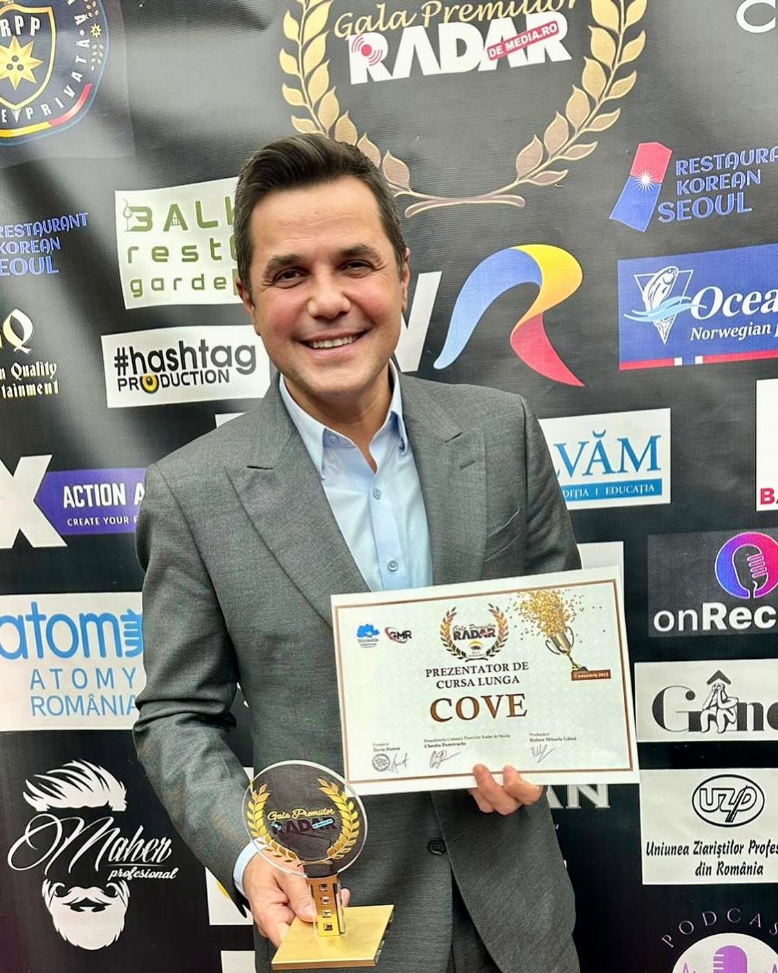 Cum reușește Cove să mențină romantismul în relația cu soția lui, chiar și după 10 ani de căsnicie