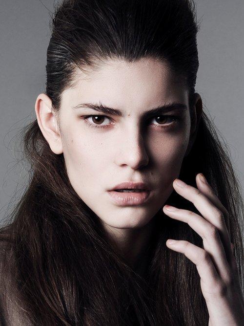 Cum arăta Laura Giurcanu de la America Express 2023, când s-a lansat în showbiz. Avea doar 14 ani, puțini își mai amintesc de primele ei apariții TV