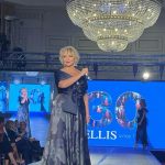 Cum arăta Mihaela Tatu în adolescență. Fosta prezentatoare "De 3 X femeie" poza provocator, în fuste scurte, și cu buricul la vedere