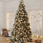 Cum decorăm bradul de Crăciun în 2023. Ce culori sunt la modă anul acesta 