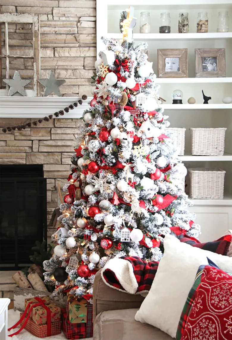 Cum decorăm bradul de Crăciun în 2023. Ce culori sunt la modă anul acesta