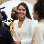 Cum sa porti costumul alb 1