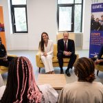 Cum sa porti costumul alb 2