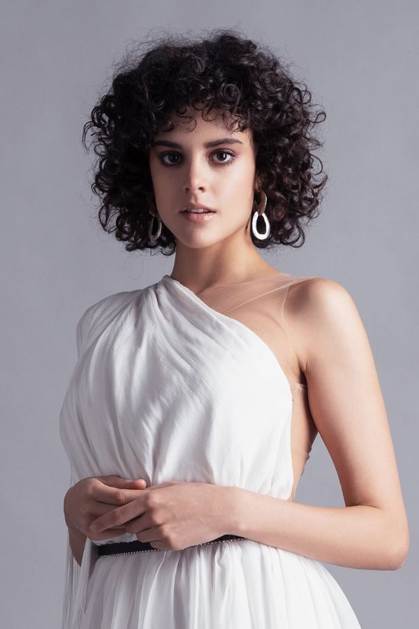 Ce planuri are Diana Sar după ce a renunțat la plecările în străinătate pentru modelling