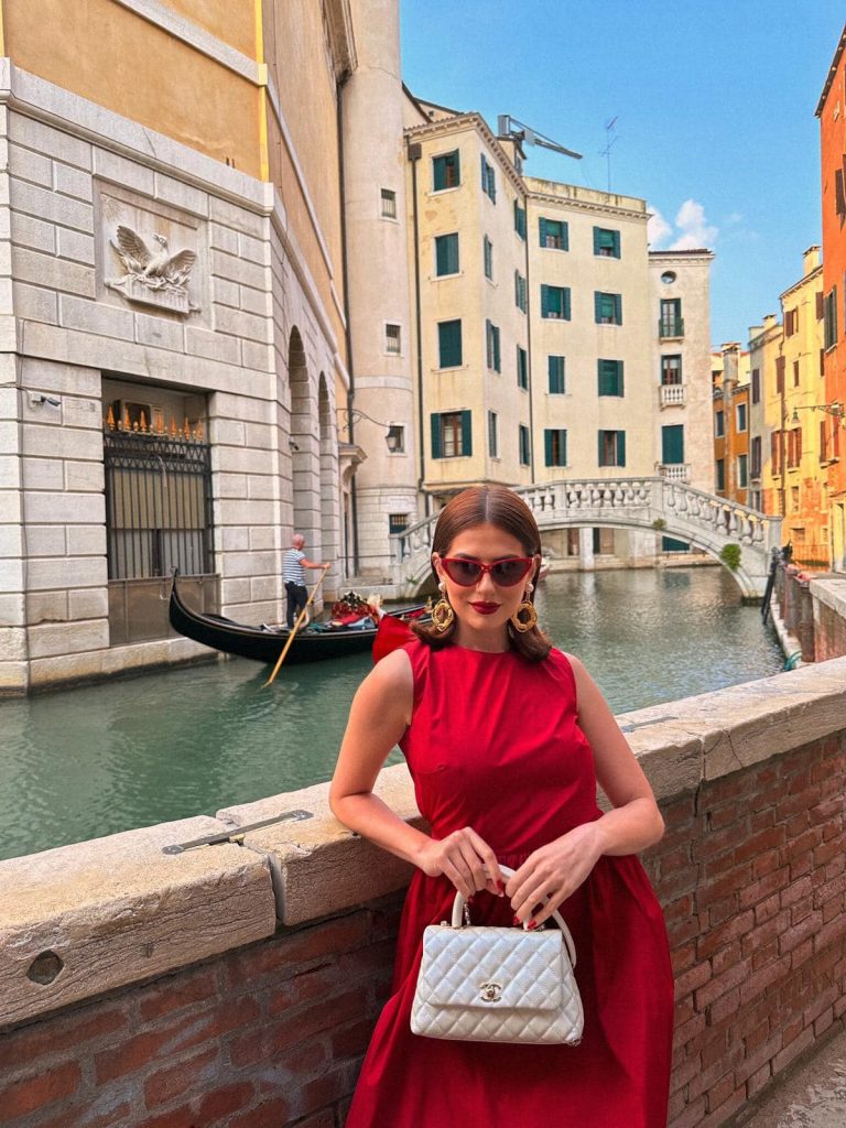 Lidia Buble dădea autografe cu mult înainte de a visa să devină o artistă celebră. ”Puneam și ștampila tatălui meu de la Biserică” VIDEO EXCLUSIV