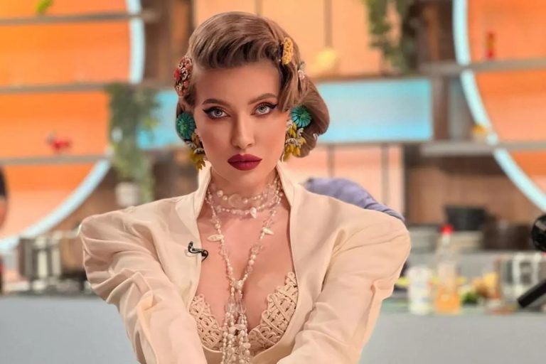 Imagini cu Iulia Albu pe care toată lumea le-a uitat. Cum se afișa iubita lui Mike în tinerețe, diferența e uriașă