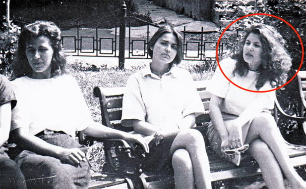 Iti vine sa crezi că fata din poza este Elena Udrea 1