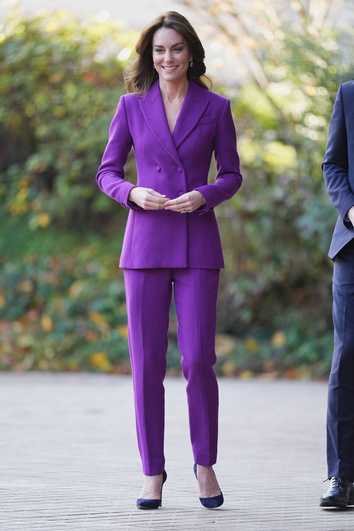 Kate Middleton, ravisantă într-un costum violet. Apariția care a atras toate privirile, soția prințului William a strălucit în această ținută