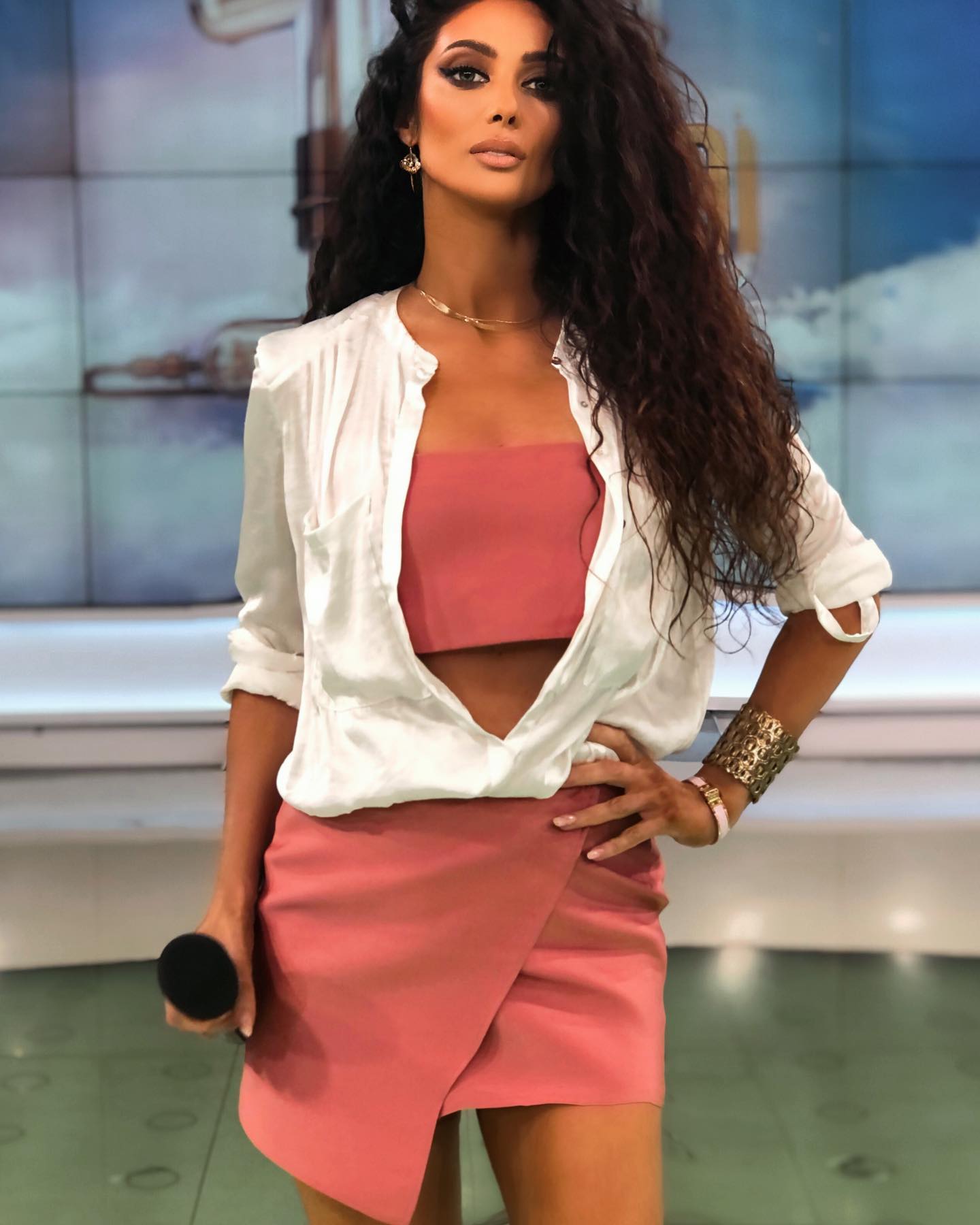 O mai tii minte pe Claudia Pavel de la trupa Candy S-a transformat intr-o adevarata bomba, ce meserie are acum