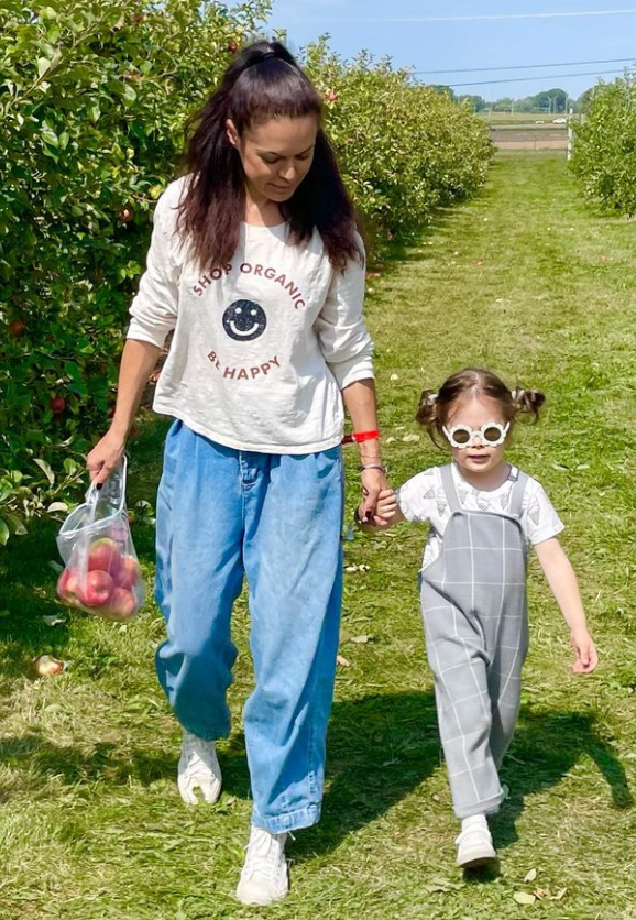 O mai ții minte pe Raluca Lăzăruț A făcut furori la Big Brother. Cu ce se ocupă de când a părăsit România, e schimbată mult