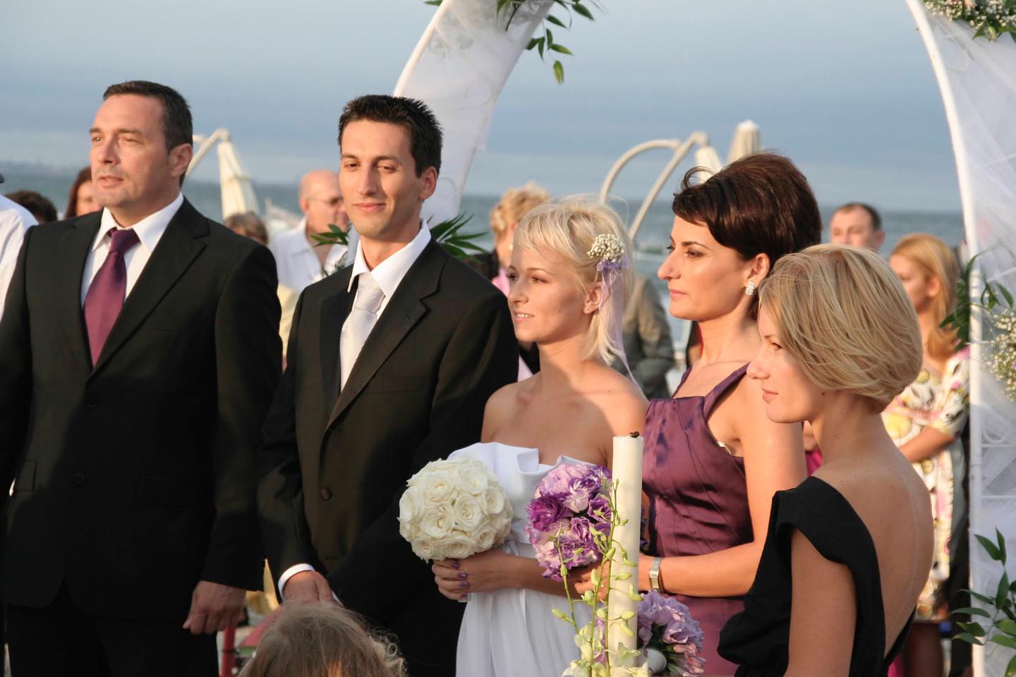 Pe Cosmin Stan îl știe toată lumea de la Pro TV, însă uite ce familie frumoasă are. Cine este, de fapt, soția prezentatorului