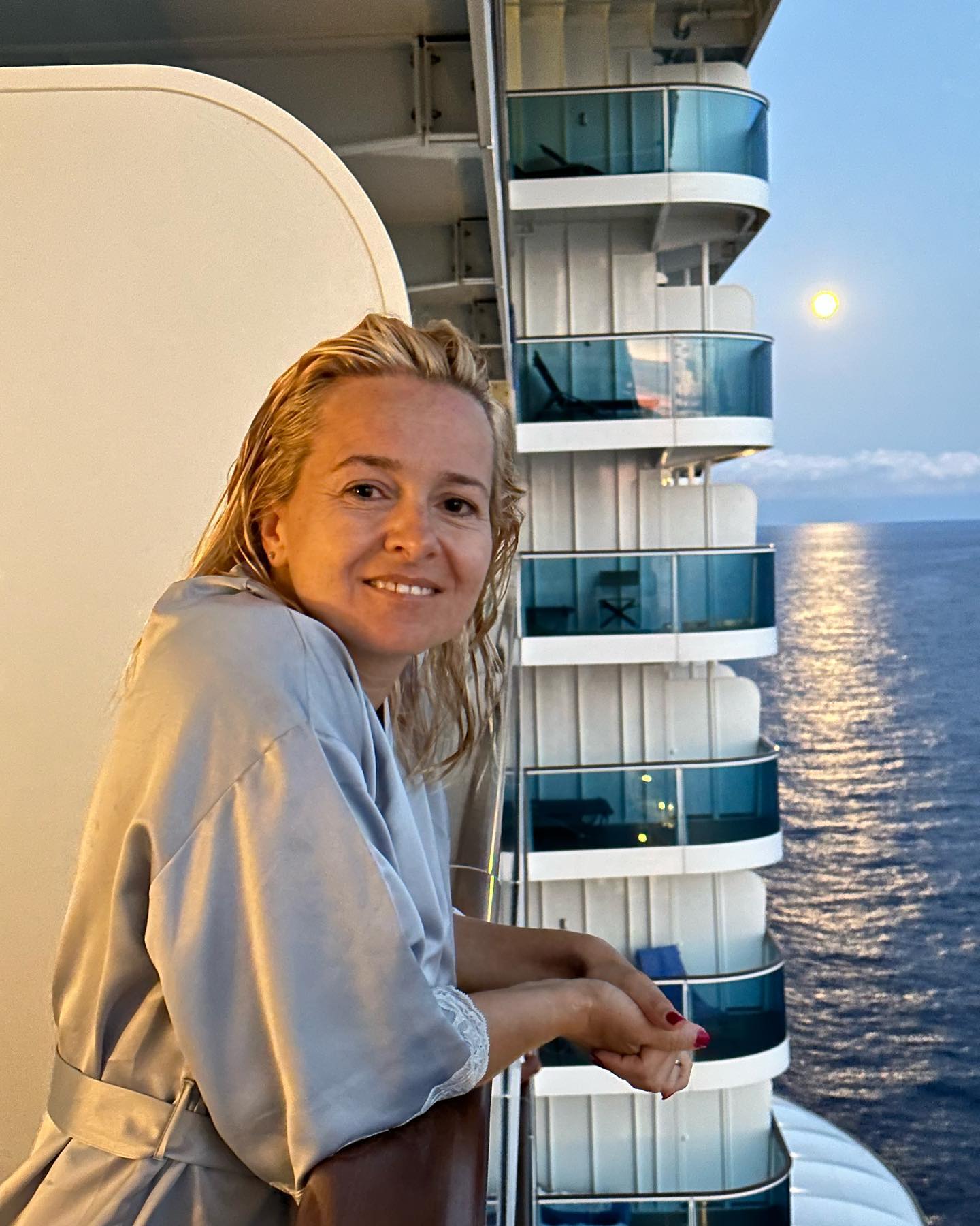 Pe Cosmin Stan îl știe toată lumea de la Pro TV, însă uite ce familie frumoasă are. Cine este, de fapt, soția prezentatorului