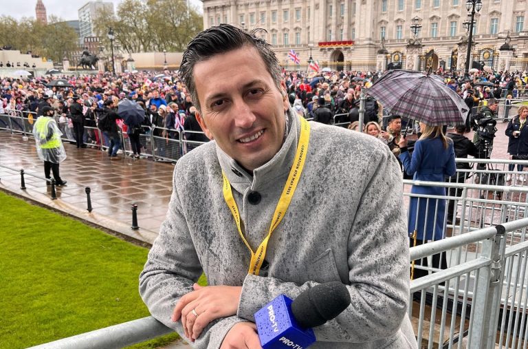 Pe Cosmin Stan îl știe toată lumea de la Pro TV, însă uite ce familie frumoasă are. Cine este, de fapt, soția prezentatorului