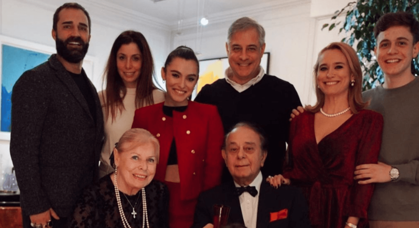 Pe soțul Andreei Esca îl știe toată lumea, însă cum arată cumnata știristei Pro TV. Ce meserie are sora lui Alexandre Eram