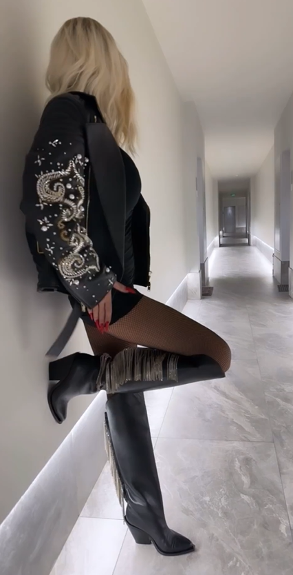 Raluca Bădulescu, apariție îngrijorătoare pe stradă. Vedeta e din ce în ce mai slabă, fanii s-au crucit când au văzut-o Foto