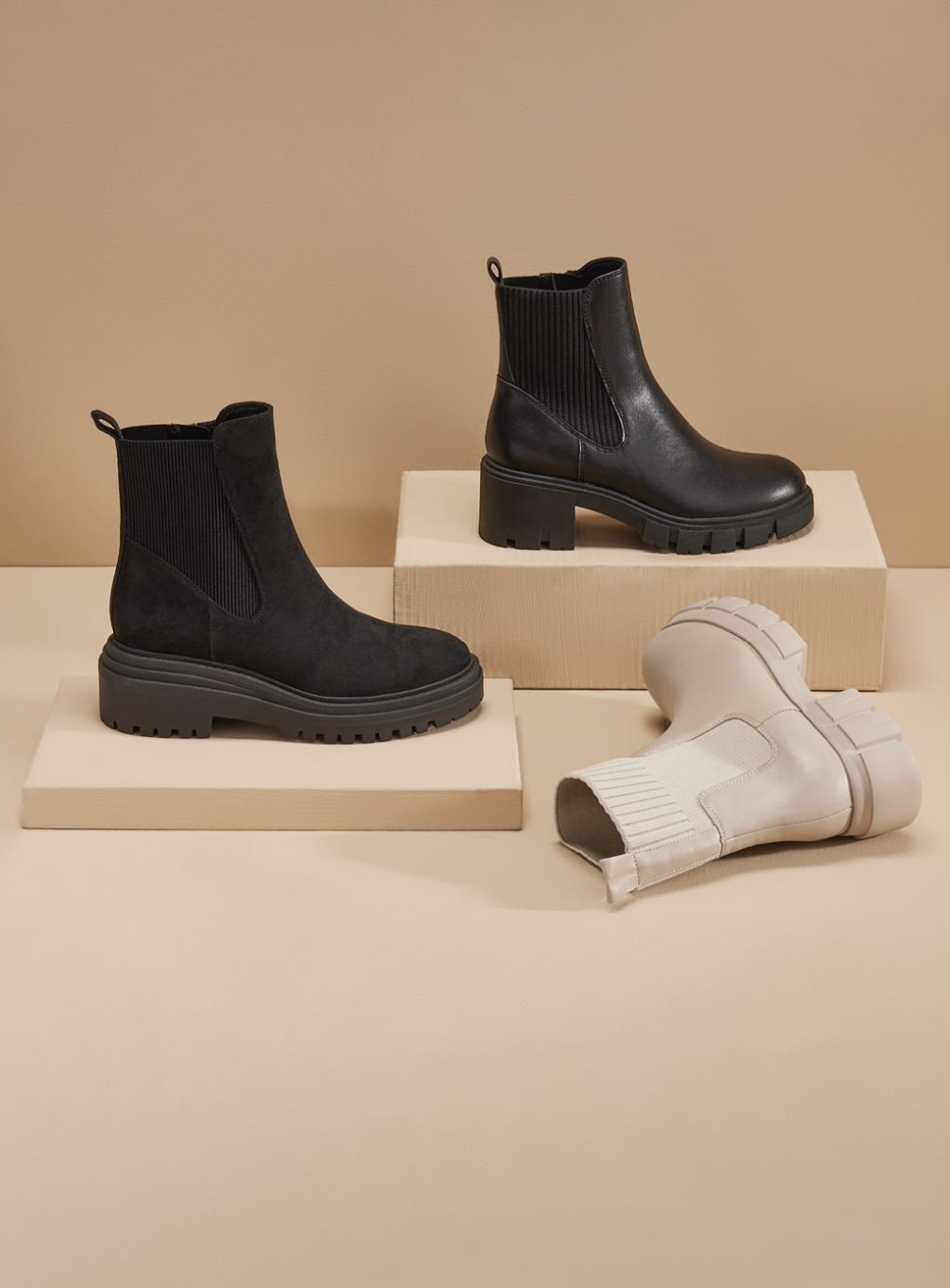 Botinele sunt versatile, pretabile pentru orice ținută