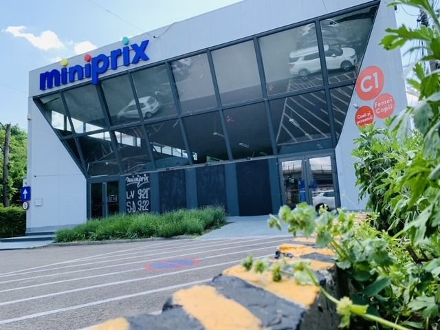 Miniprix organizează Schimb de haine. Locul unde își pot lăsa cei care doresc hainele pe care nu le mai poartă și din care alte persoane pot alege să își înnoiască vestimentația