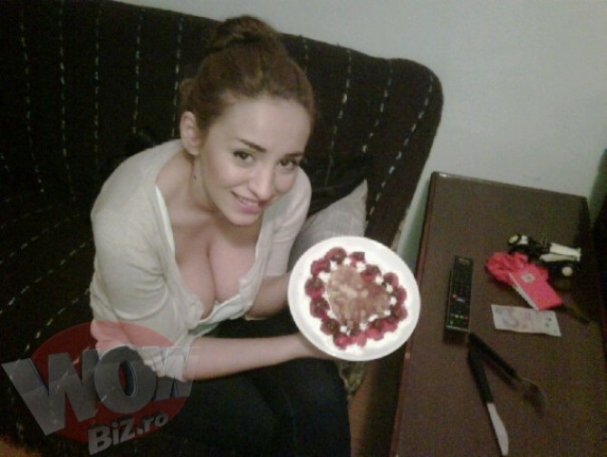 O recunoşti? Astăzi este cea mai controversată vedetă din România, puţini îşi dau seama