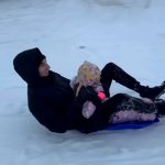 Victor Cornea, pe derdelus alaturi de fetitele Andreei Balan