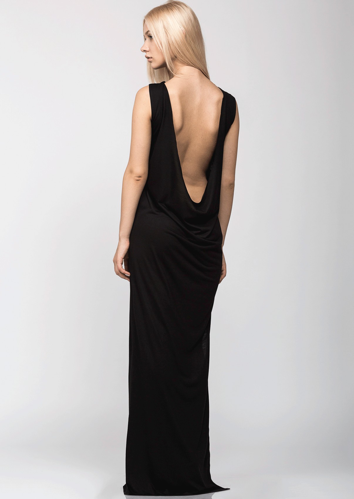 5 ținute fabuloase pentru un look de petrecere. Cum să porți rochia neagră cu stil de Revelion