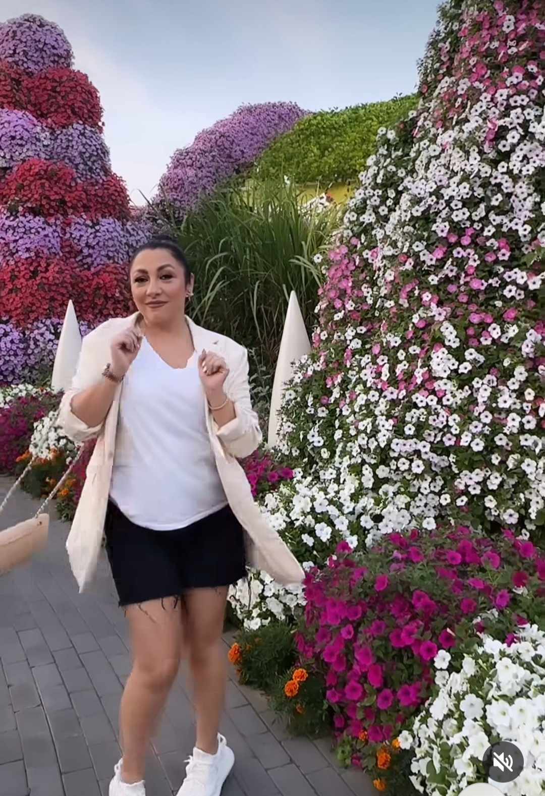 Cum a apărut Andra pe plajă