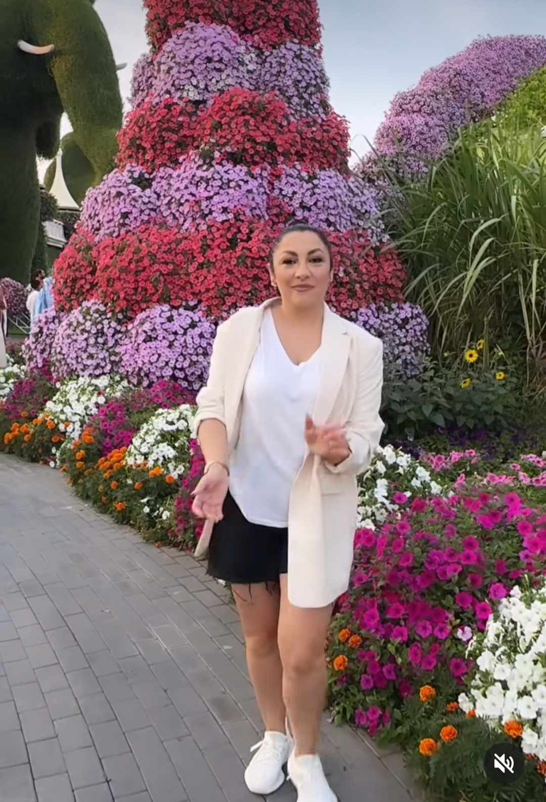 Cum a apărut Andra pe plajă