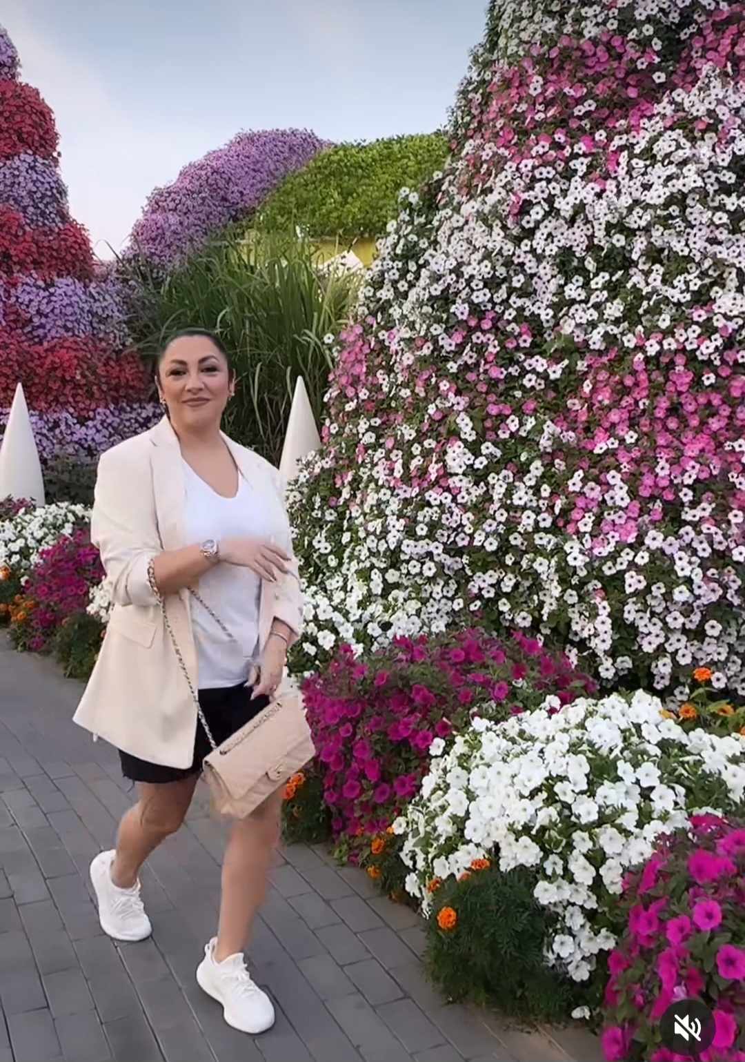 Cum a apărut Andra pe plajă