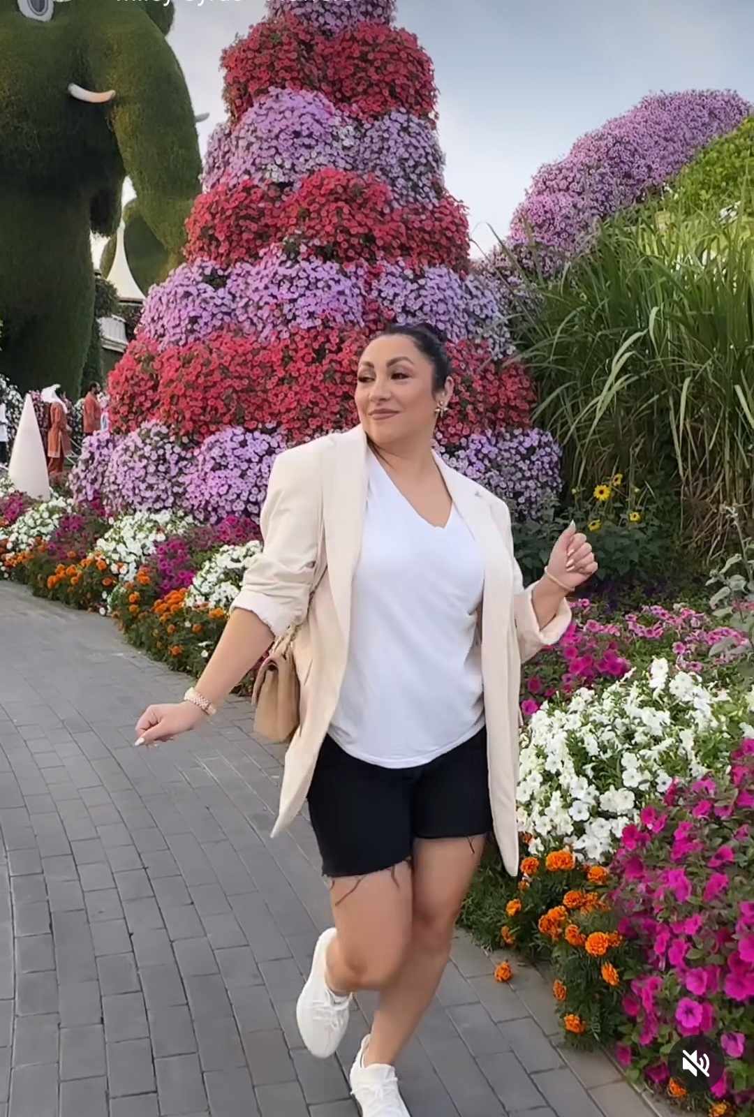 Cum a apărut Andra pe plajă