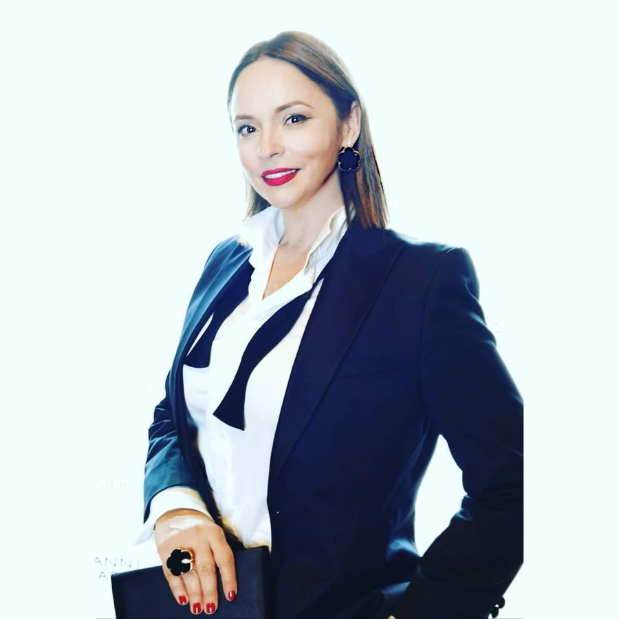 Andreea Marin implineste azi 49 de ani 2