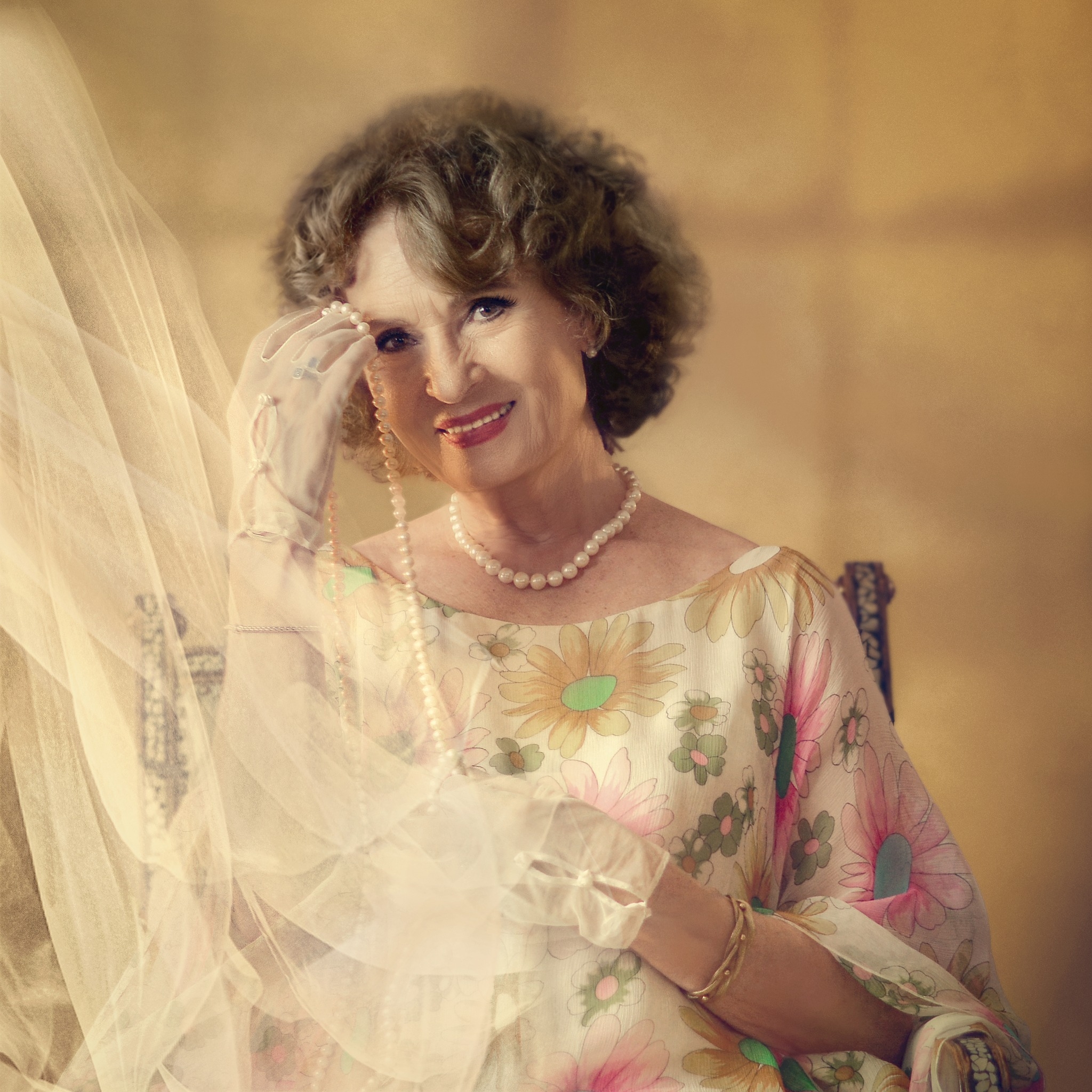 Angela Similea, plina de eleganta la 77 de ani 3