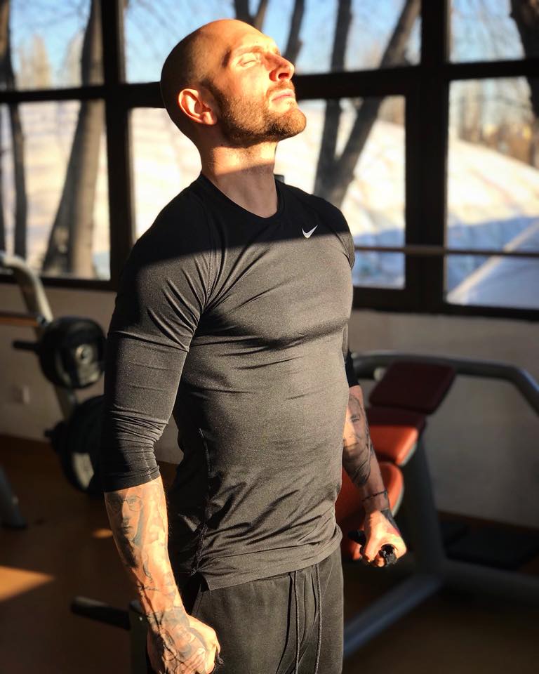 Catalin Bordea isi spune povestea intr-un show de stand-up, care va rula in cinematografe 3