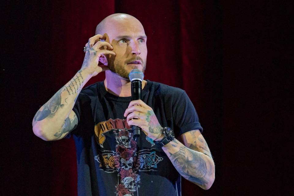 Catalin Bordea isi spune povestea intr-un show de stand-up, care va rula in cinematografe 4