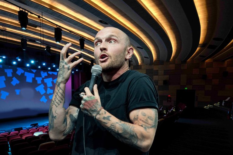 Cătălin Bordea își spune povestea într-un show de stand-up, care va rula în cinematografe: “Ultimul an m-a pus la grele încercări”. Când apare