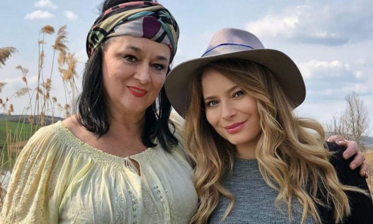 Ce a apărut pe pagina de Facebook a Laurei Cosoi după moartea mamei sale: “Îmi este frică”