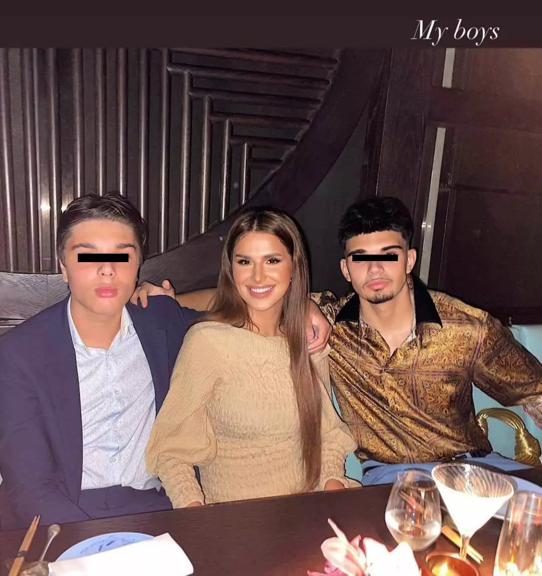 Ce mari s-au făcut nepoții lui Ion Țiriac. Alexandru și Noah au luat ce e mai frumos de la Ileana Lazariuc, internauții sunt uluiți de eleganța lor