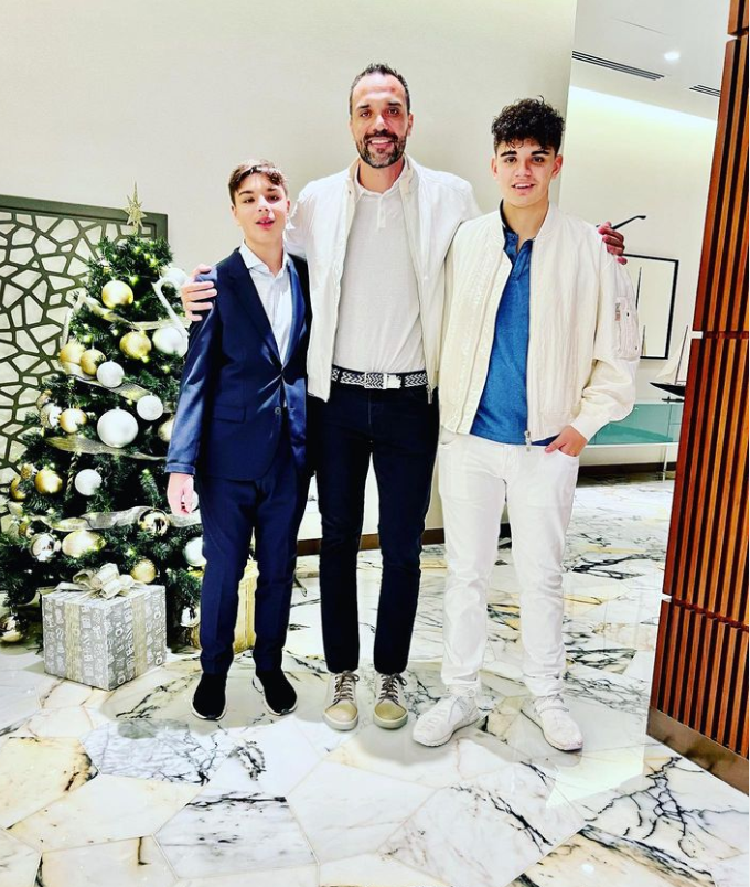 Ce mari s-au făcut nepoții lui Ion Țiriac. Alexandru și Noah au luat ce e mai frumos de la Ileana Lazariuc, internauții sunt uluiți de eleganța lor