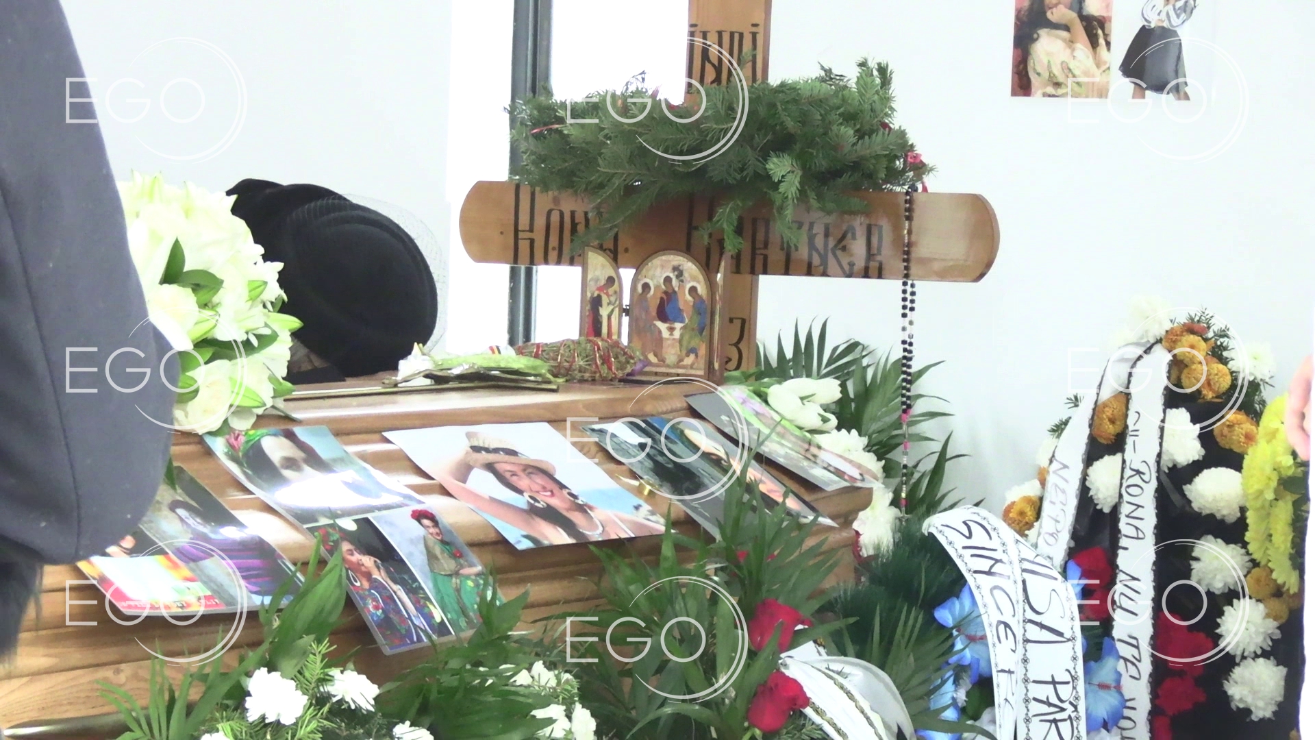 Ce s-a văzut pe sicriul Ronei Hartner