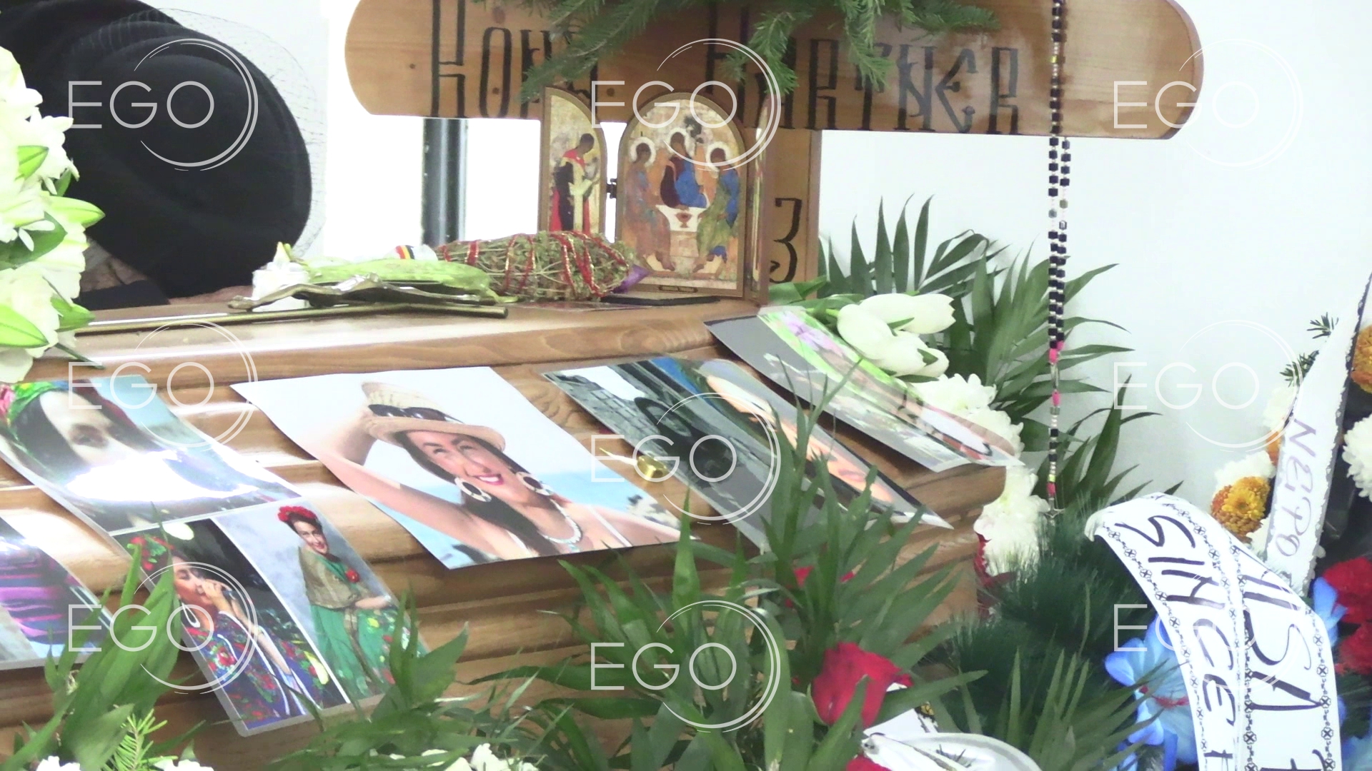 Ce s-a văzut pe sicriul Ronei Hartner