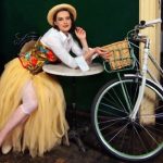 Cine a fost Mița Biciclista, prima femeie care a mers cu bicicleta în București. Cum o chema de fapt și cine i-a pus celebra poreclă