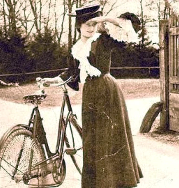Cine a fost Mița Biciclista, prima femeie care a mers cu bicicleta în București. Cum o chema de fapt și cine i-a pus celebra poreclă