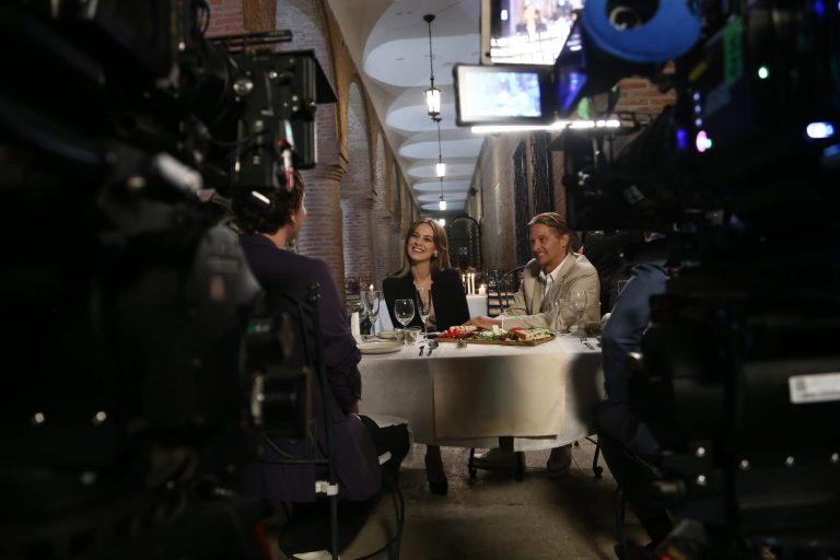 Cine este James Longshore din serialul „Lasă-mă, îmi place! Camera 609”. Actorul a jucat cu nume mari de la Hollywood