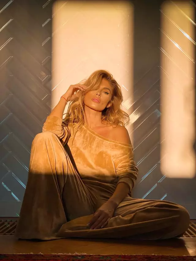 Cum arata Sanziana Negru in tinerete 16