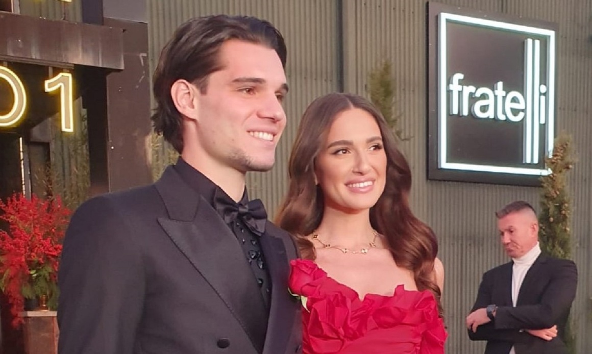 Cum arata inelul purtat de Elena Tanase la cununia cu Ianis Hagi 3