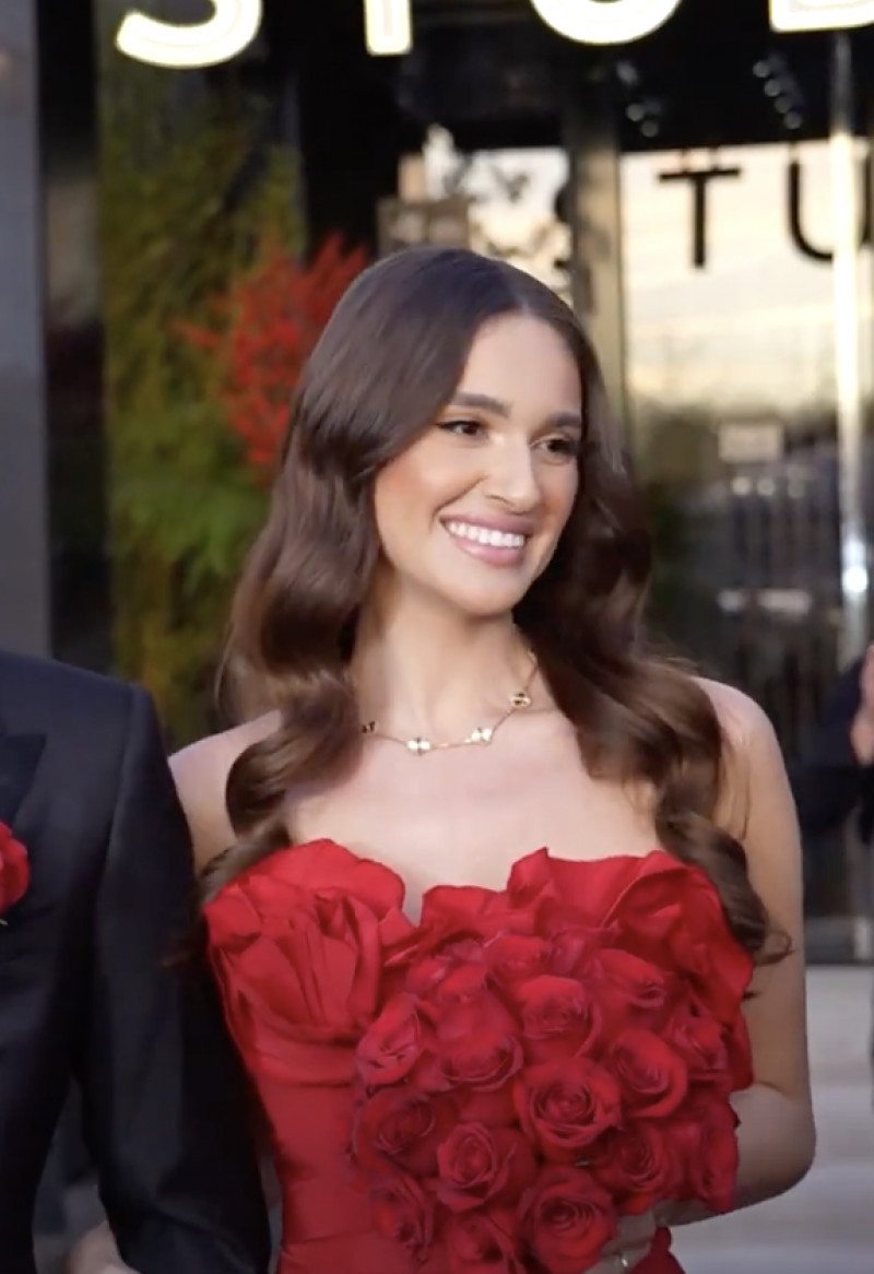 Cum arata inelul purtat de Elena Tanase la cununia cu Ianis Hagi 4