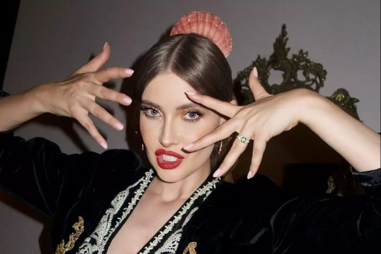 Cum o chema pe Iulia Albu, înainte de a se mărita cu Mihai Albu: “Îmi pare rău că i-am lăsat numele meu”. Puțini cunosc acest detaliu despre ea