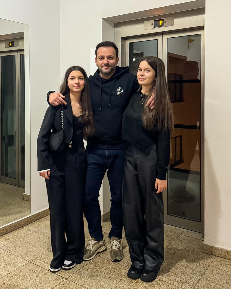 Cum s-au imbracat fetele lui Mihai Morar la Balul Bobocilor 1