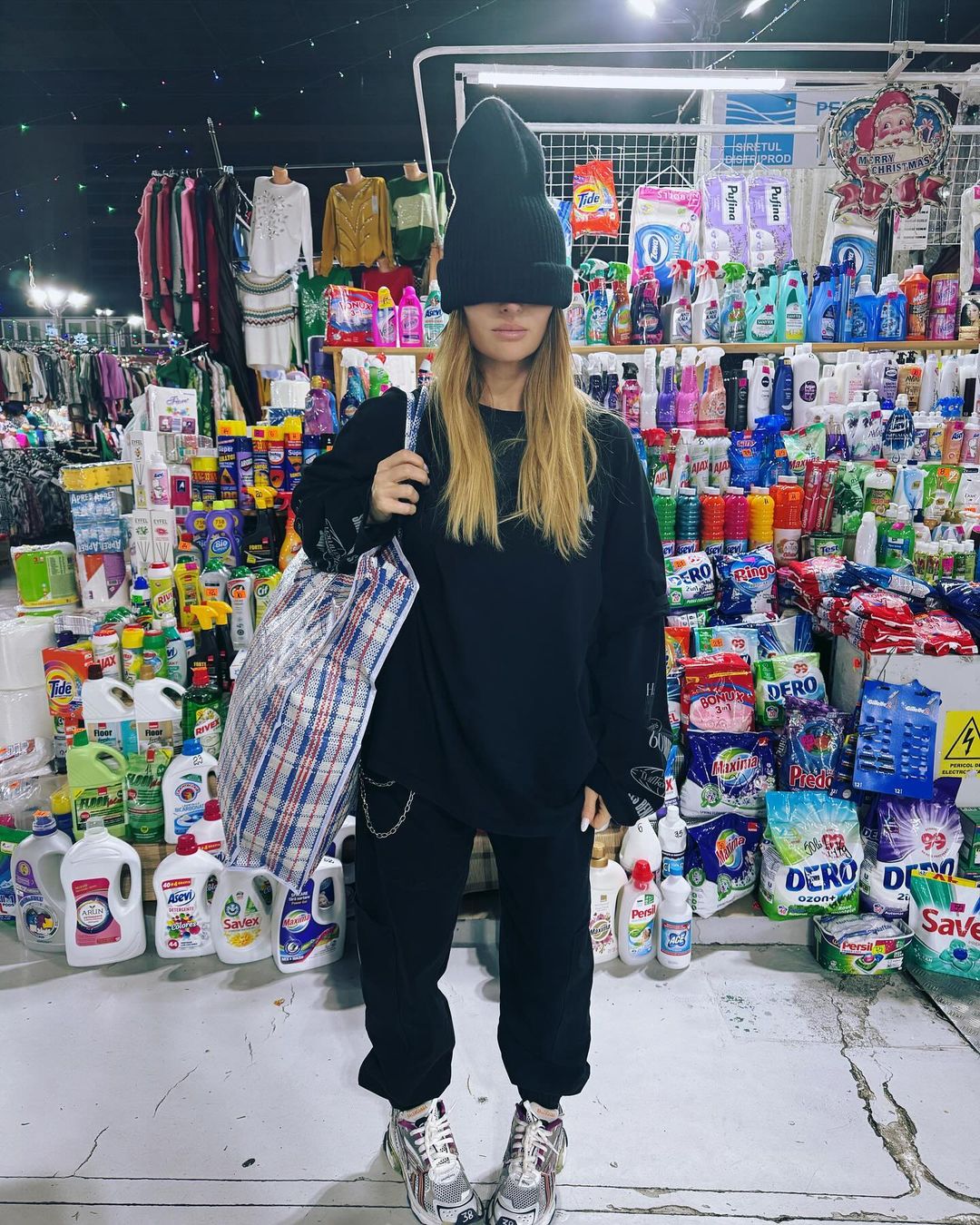 Delia a rupt internetul în două cu poza asta. Cum s-a filmat în magazin 6