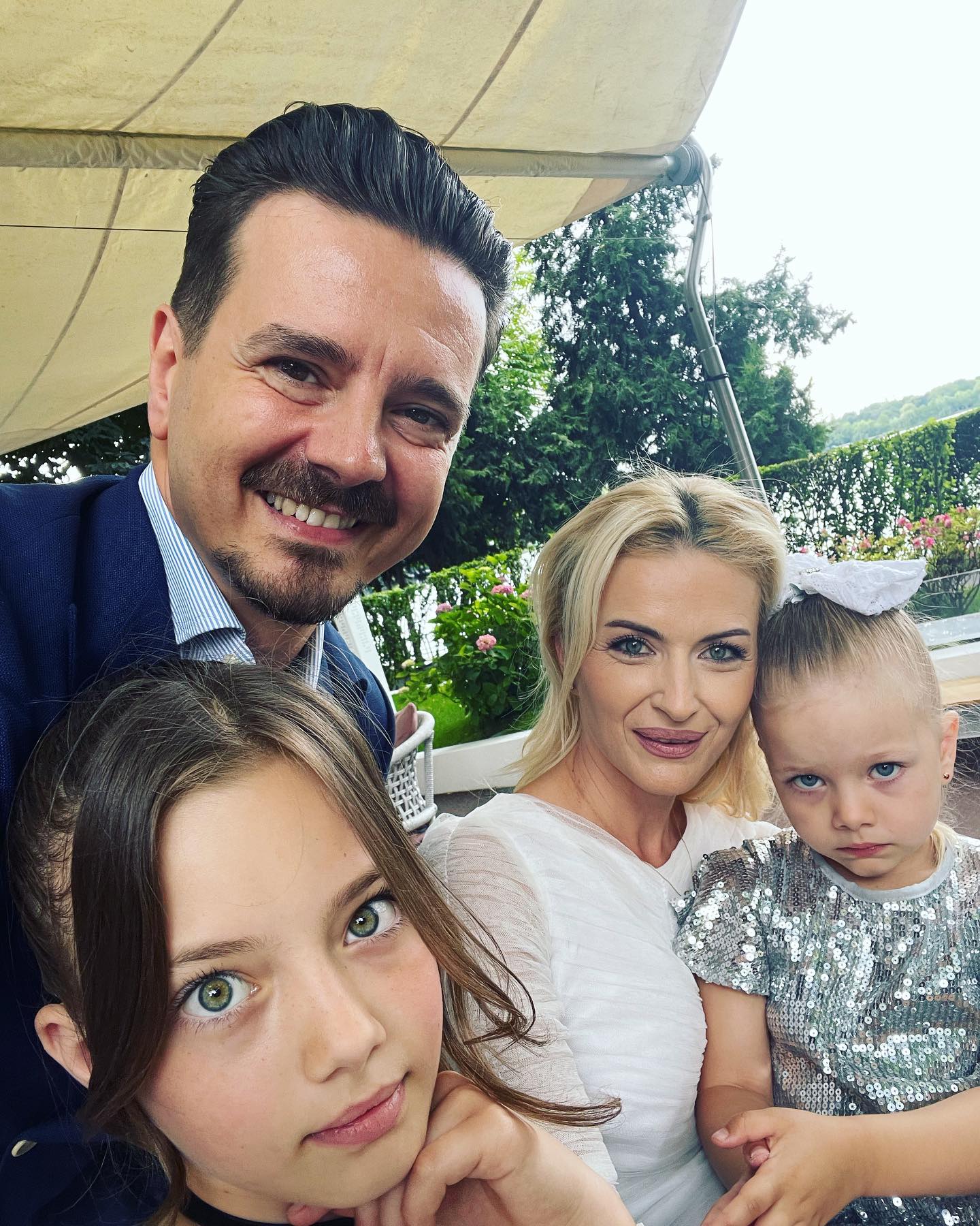 Elwira Petre și-a păstrat jurnalul din adolescență pentru a-și înțelege și mai bine fetele